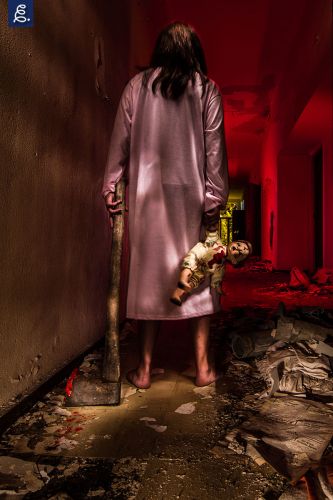 "VEN A JUGAR CONMIGO", 11mm, f/5.6, 113 segundos, ISO 200, mini Maglite cálida, flash con gel rojo.