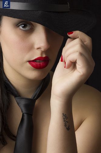 EMMA. Canon 550D, 50mm, f/9, 1/125 segundos, ISO 100, WB 5600K, flash en octabox 140cm, reflector.