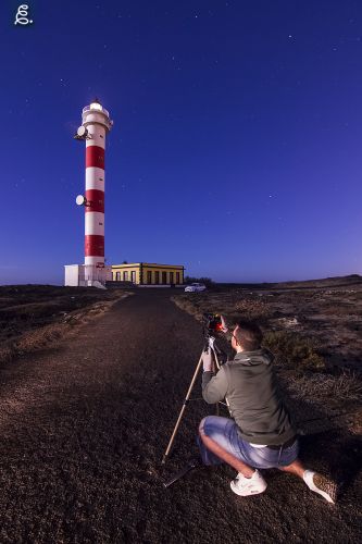 "NUEVAS GENERACIONES". Canon 550D, 11mm, f/4, 30 segundos, ISO 800, WB 4100K, mini magLite.